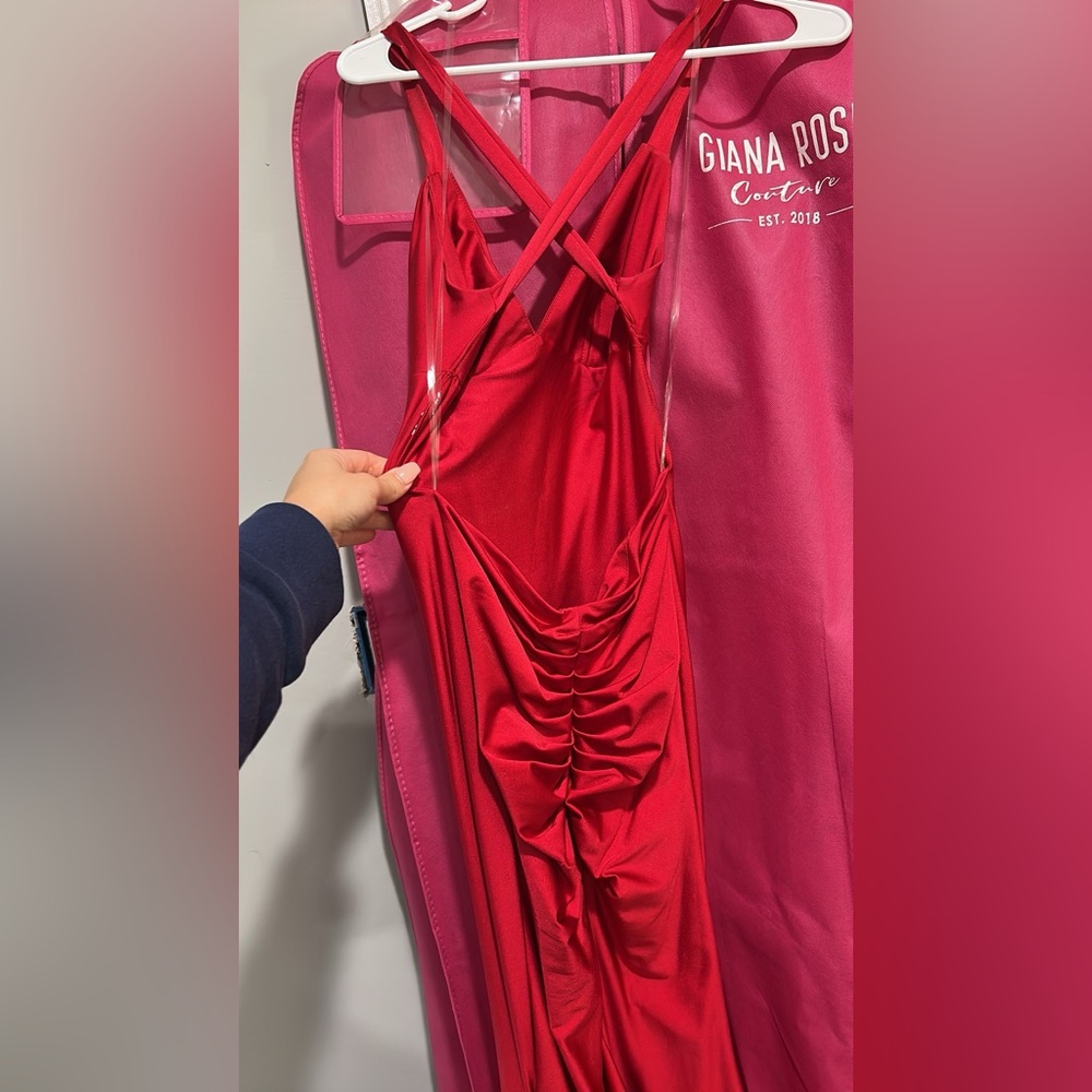 Chic Red Backless Evening Dress - image 4